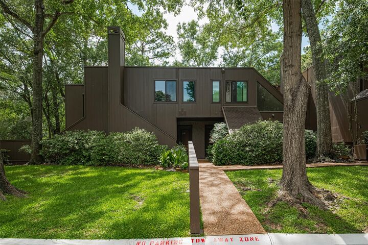 Property Photo: 241 Litchfield Lane TX 77024