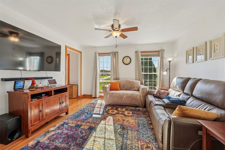 Property Photo: 1340 NE 134th Avenue IA 50007