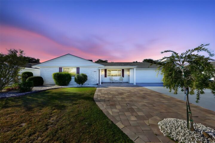 Property Photo:  1818 Danbury Drive  FL 33573 