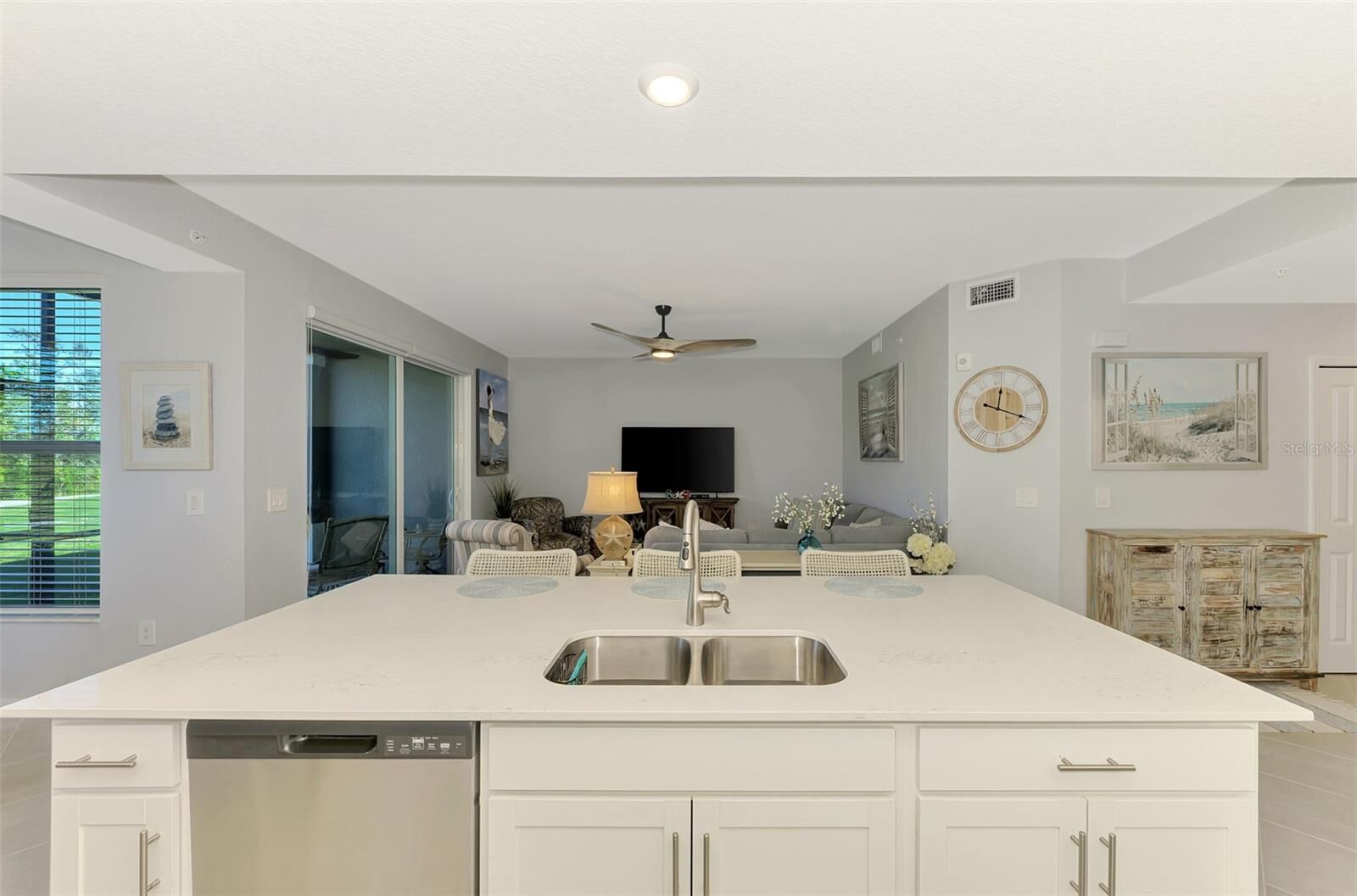 Property Photo: 12520 Galapagos Court 106 FL 34293