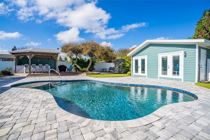 Property Photo: 838 E 17th Avenue FL 32169