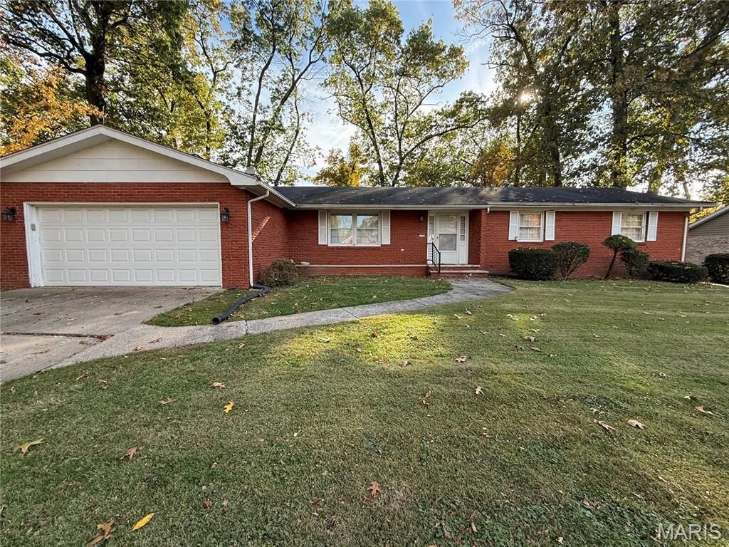Property Photo: 1115 Robert Drive IL 62035