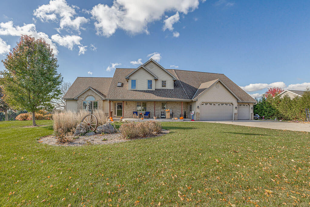Property Photo:  N558 Schroeter Dr  WI 53075 