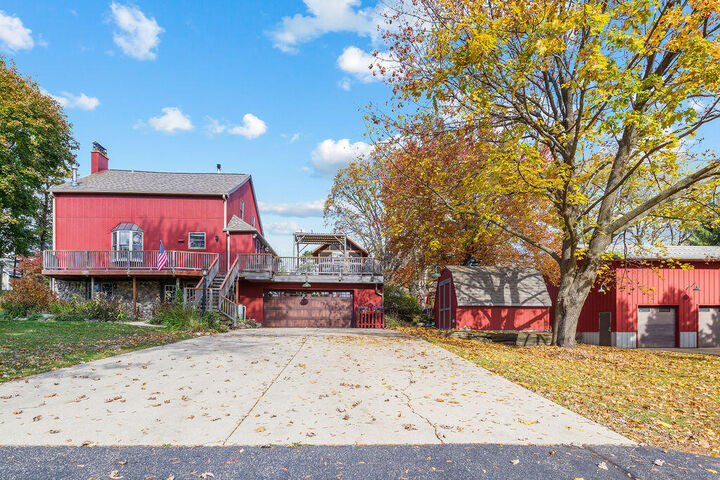 Property Photo:  215 Criglas Rd  WI 53183 