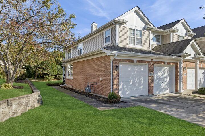 Property Photo:  2507 Camberley Circle 1-810  IL 60154 