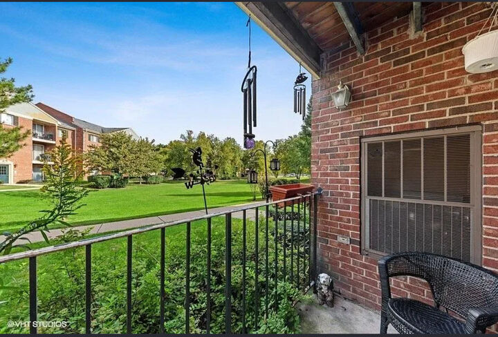 Property Photo:  1516 N River West Court 1A  IL 60056 