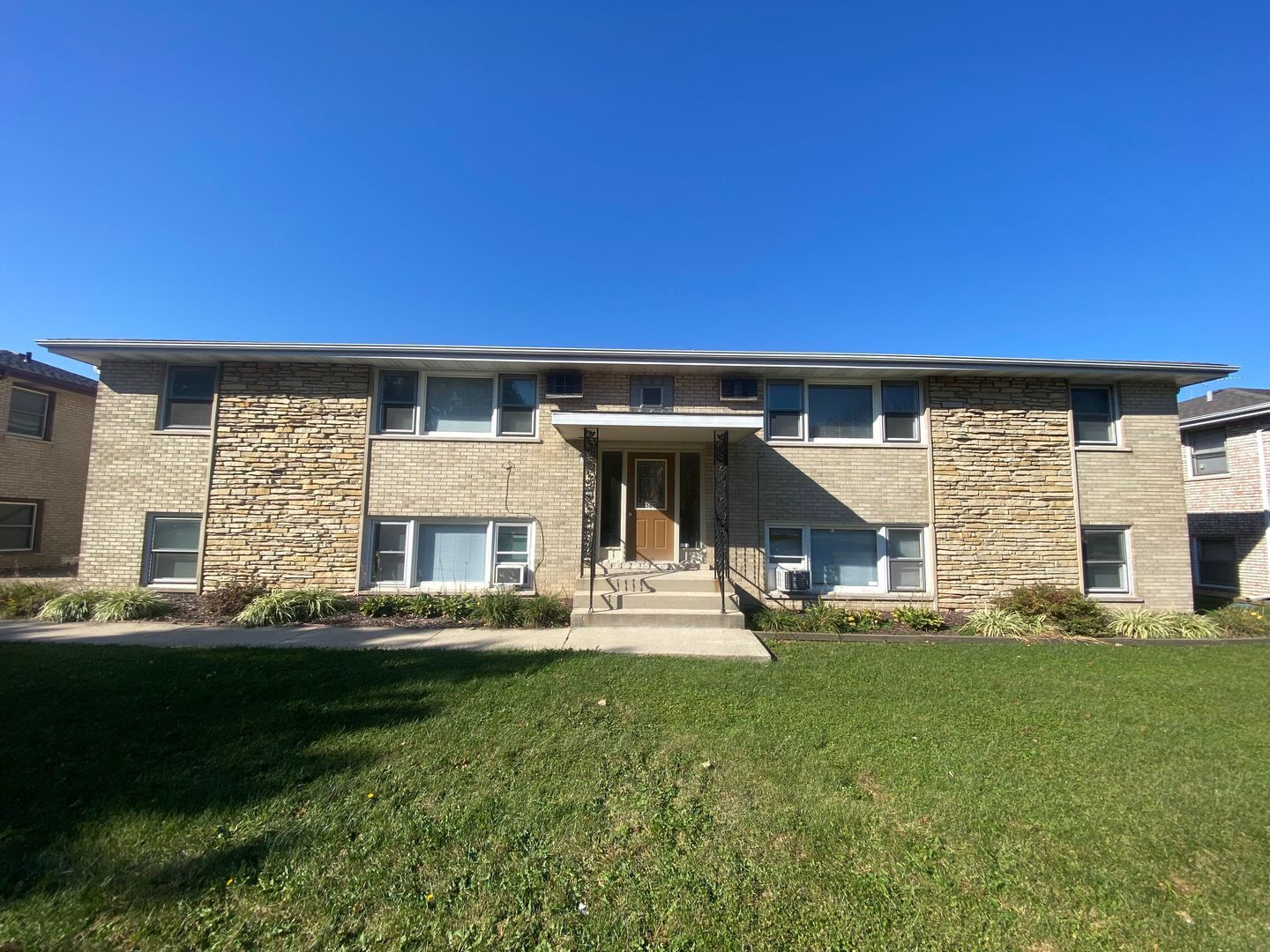 Property Photo: 509 Kungs Way IL 60435