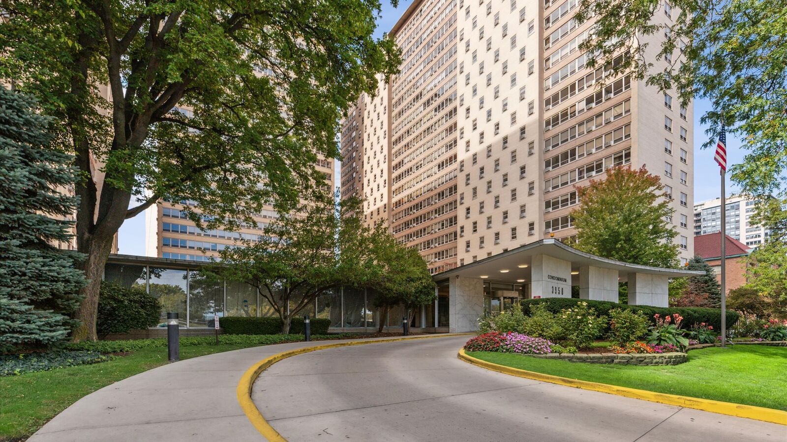 Property Photo:  3950 N Lake Shore Drive 1706  IL 60613 