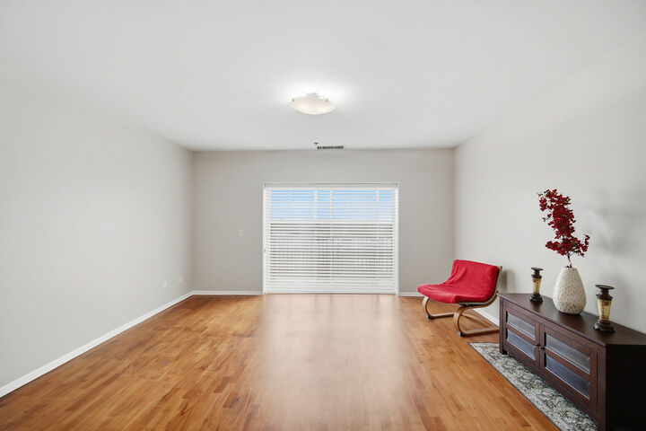 Property Photo:  390 W Mahogany Court 606  IL 60067 