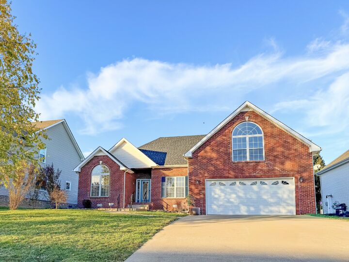 Property Photo: 1177 Castlewood Dr TN 37042