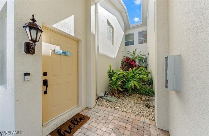 Property Photo: 9050 Las Maderas Drive 201 FL 34135
