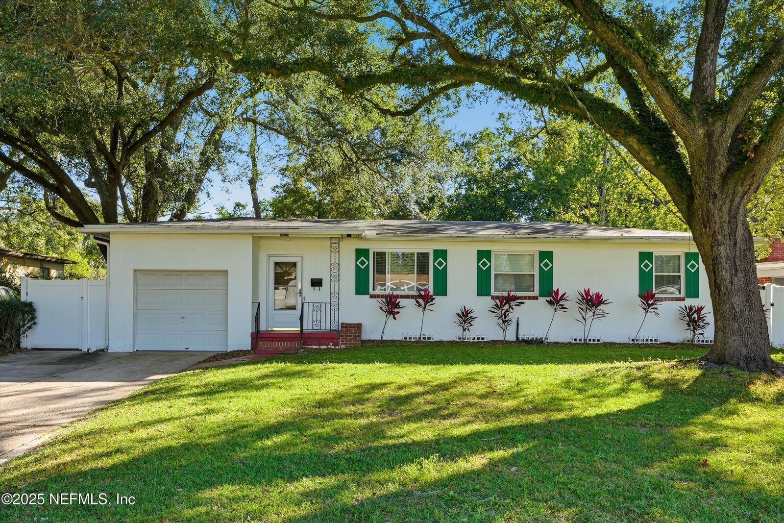 Property Photo: 1859 Ector Road FL 32211