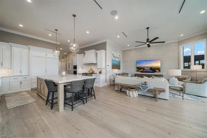 Property Photo: 470 17th Ave S FL 34102