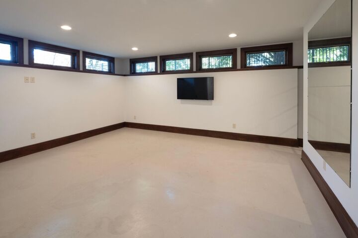 Property Photo:  2700 W Lake Of The Isles Parkway  MN 55416 