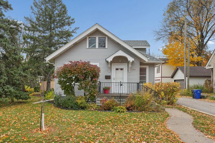 Property Photo:  1074 Hyacinth Avenue E  MN 55106 