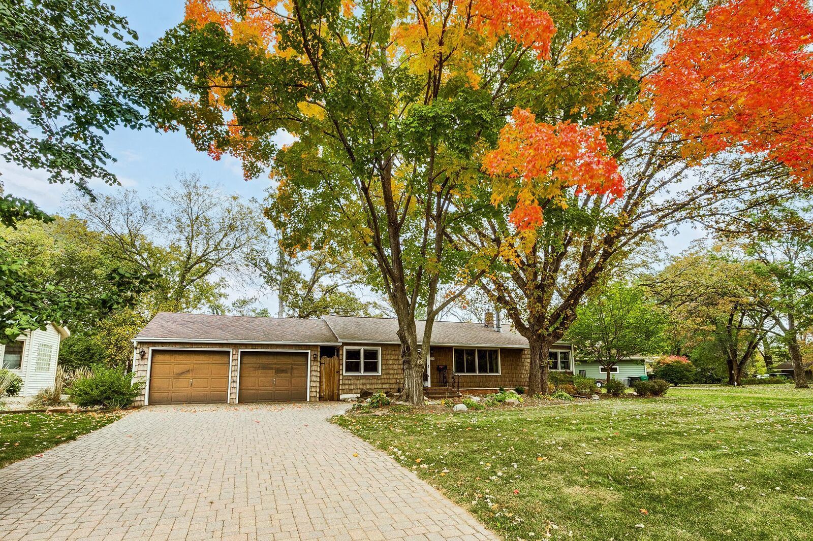 Property Photo:  374 Floral Drive W  MN 55126 