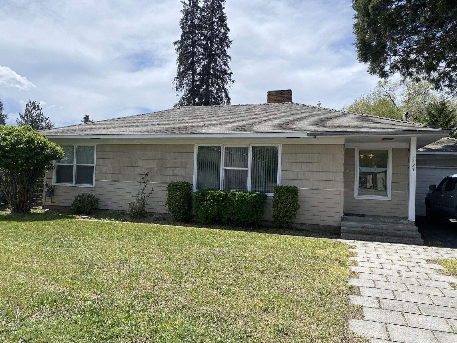 Property Photo:  1826 Homedale Road  OR 97603 