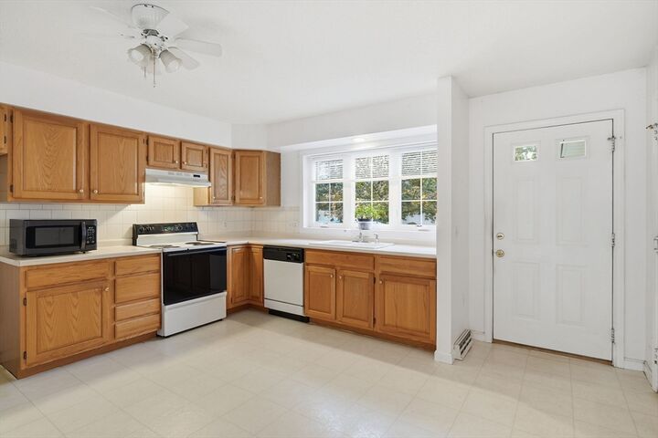 Property Photo:  585 Sheridan St 44  MA 01020