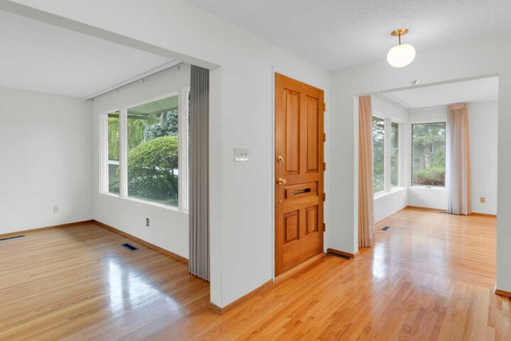 Property Photo:  2711 Crawford Road NW  AB T2L 1C9