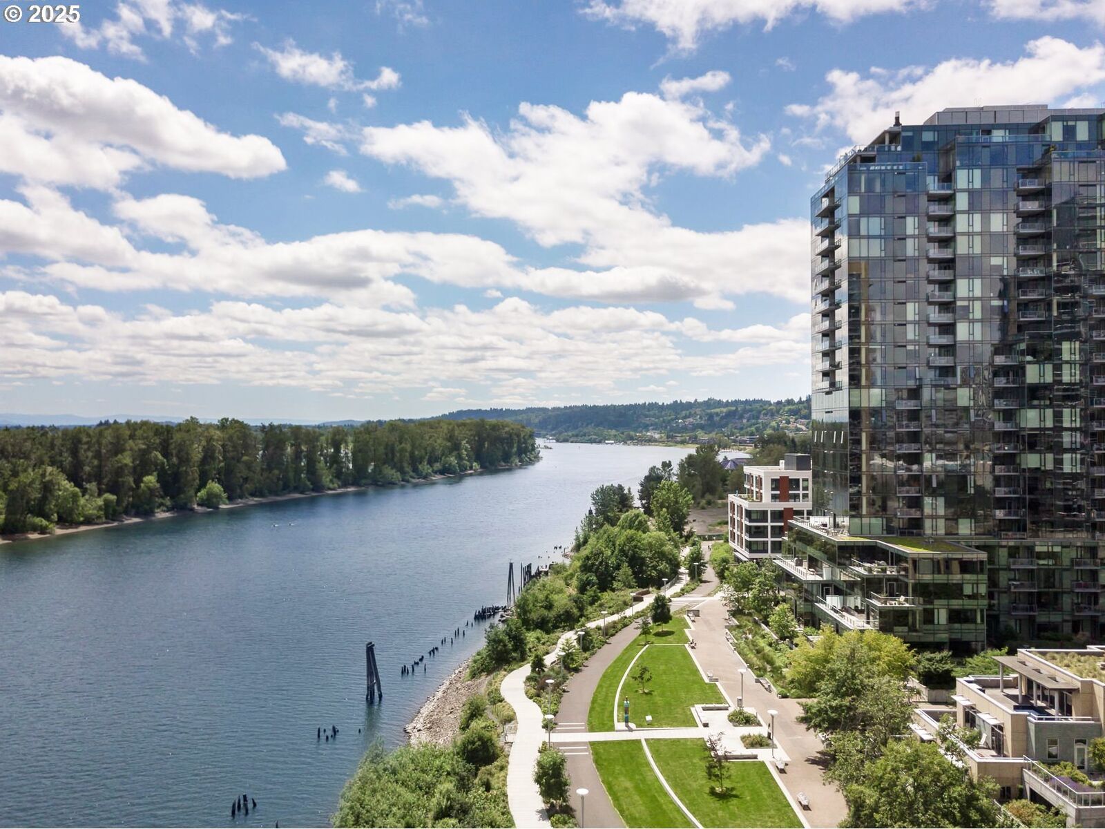 Property Photo:  841 S Gaines St 1804  OR 97239 