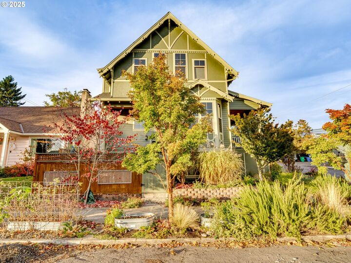 Property Photo:  8581 SE 19th Ave  OR 97202 