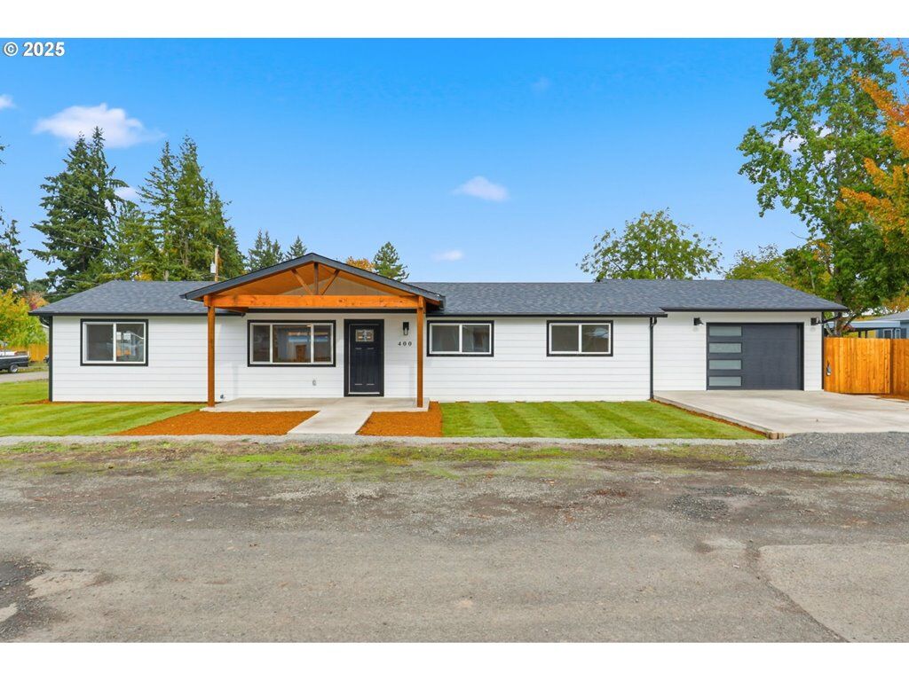 Property Photo:  400 Church St  OR 97101 