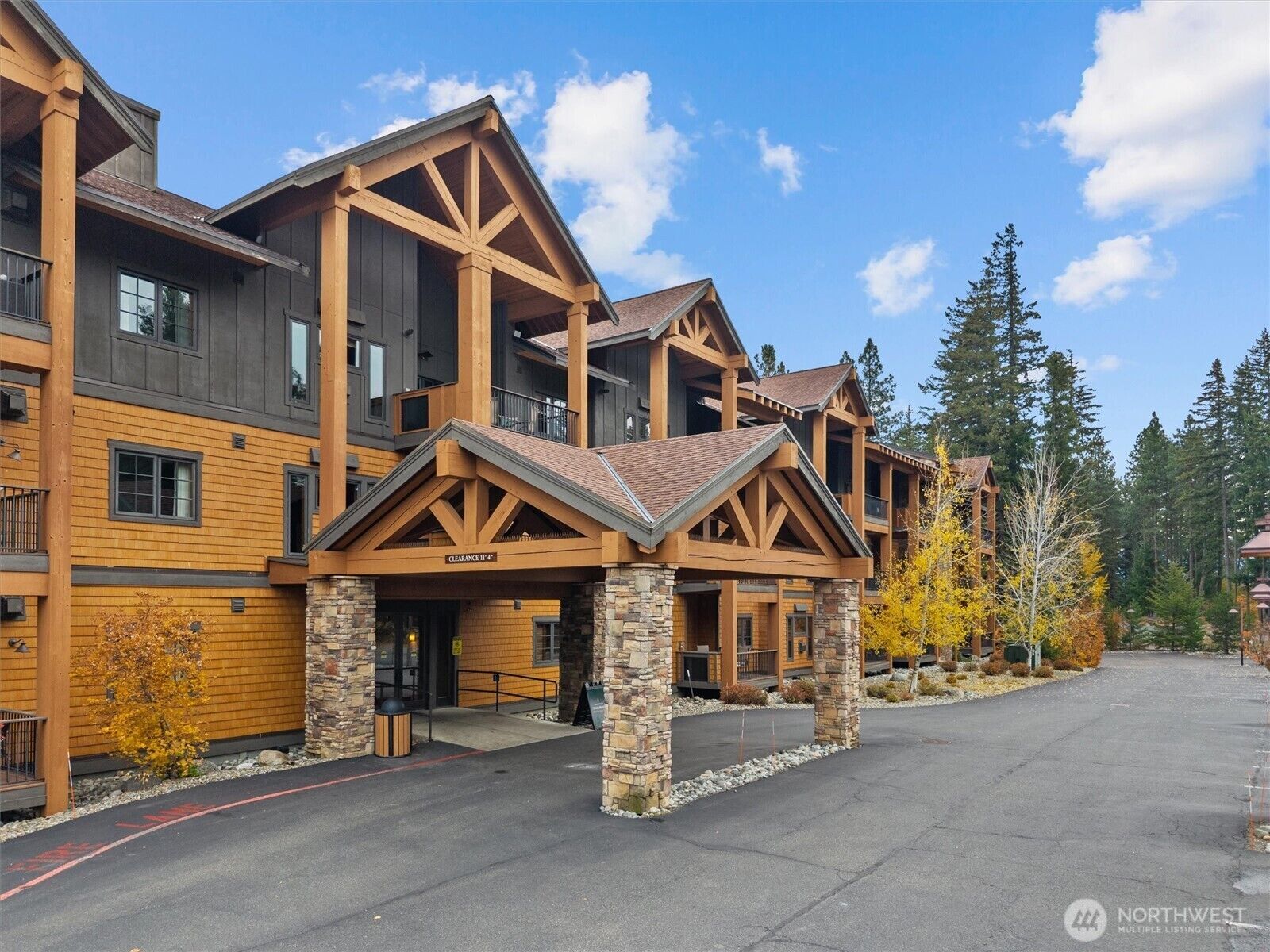 Property Photo:  3770  Suncadia Trail 102  WA 98922 