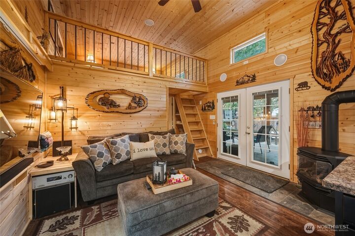 Property Photo: 1015 Maple Lane WA 98295