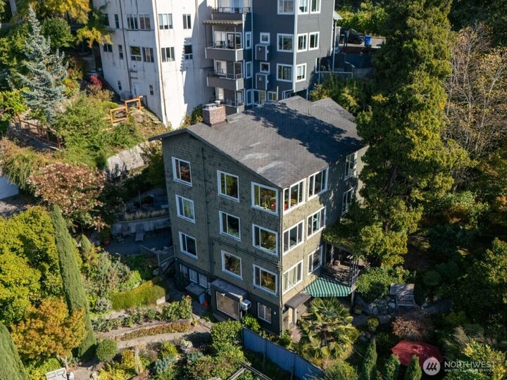 814 E Howe Street  Seattle WA 98102 photo