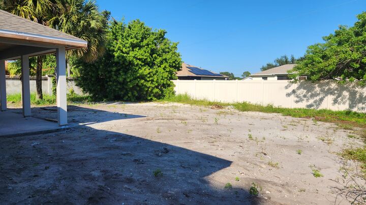 Property Photo:  2049 SW Bayshore Boulevard  FL 34984 