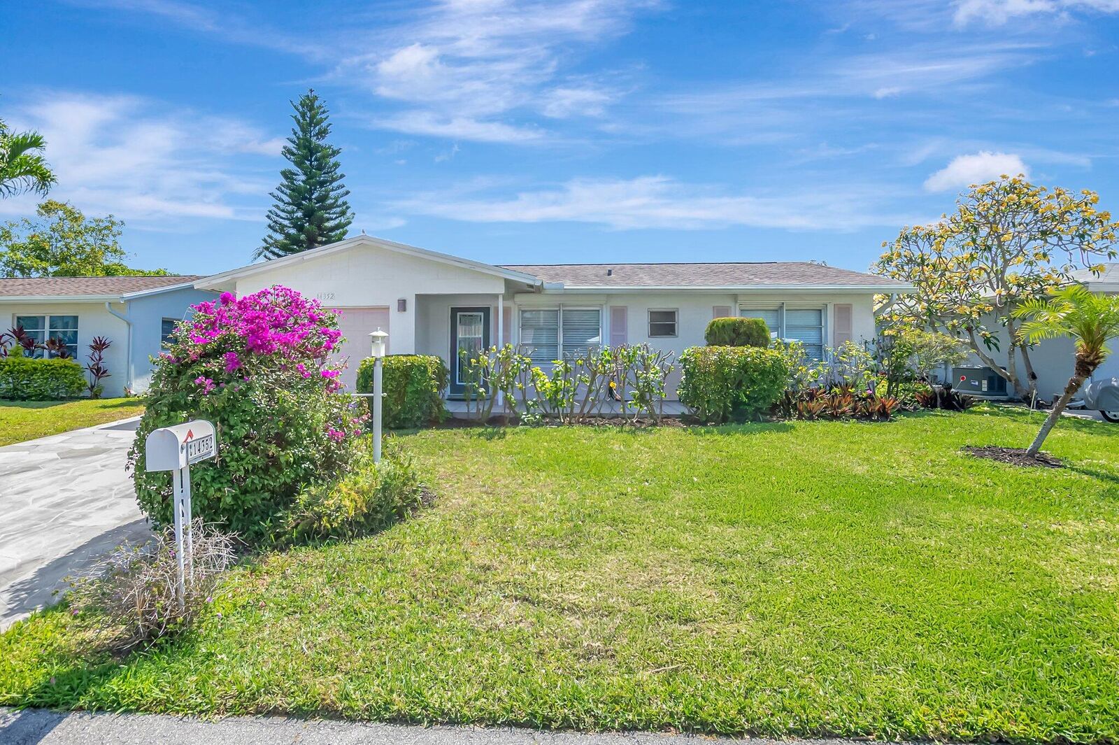 Property Photo:  14352 Amapola Drive  FL 33484 