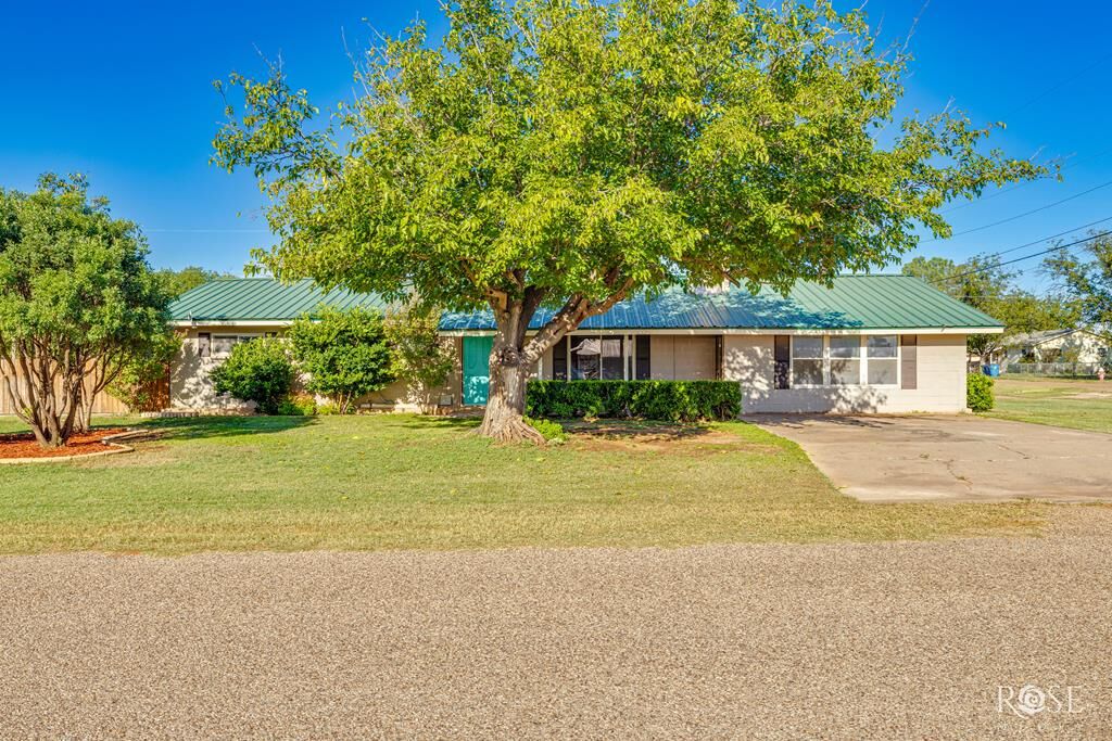 Property Photo:  302 Key St  TX 76933 
