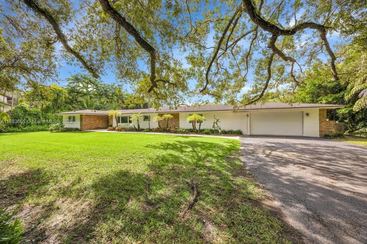 Property Photo: 10110 SW 66th St FL 33173