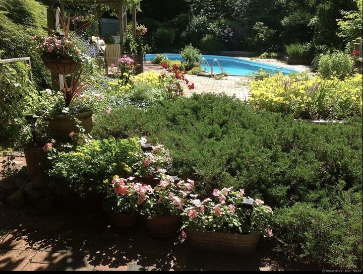 Property Photo: 4 Gibbons Circle CT 06475