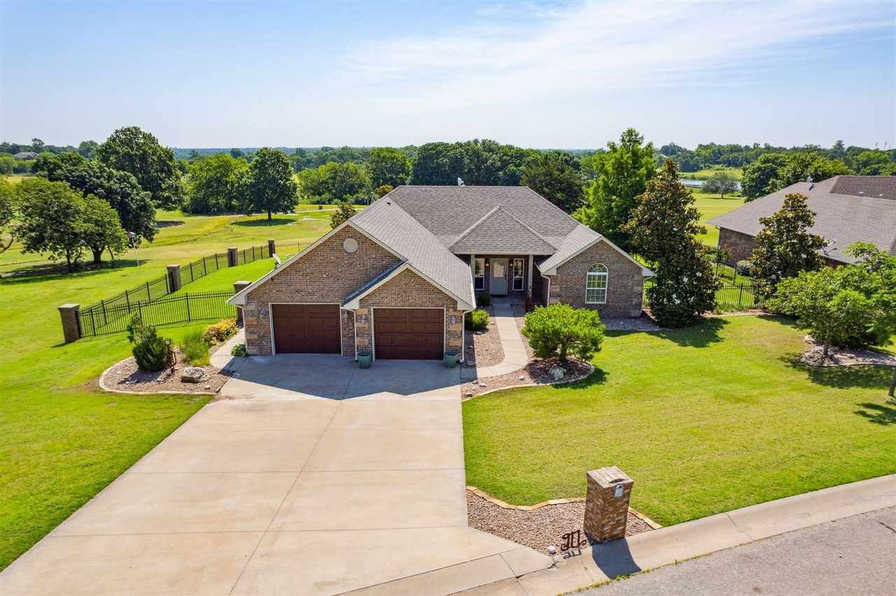 Property Photo:  917 Country Club Drive  OK 74023 