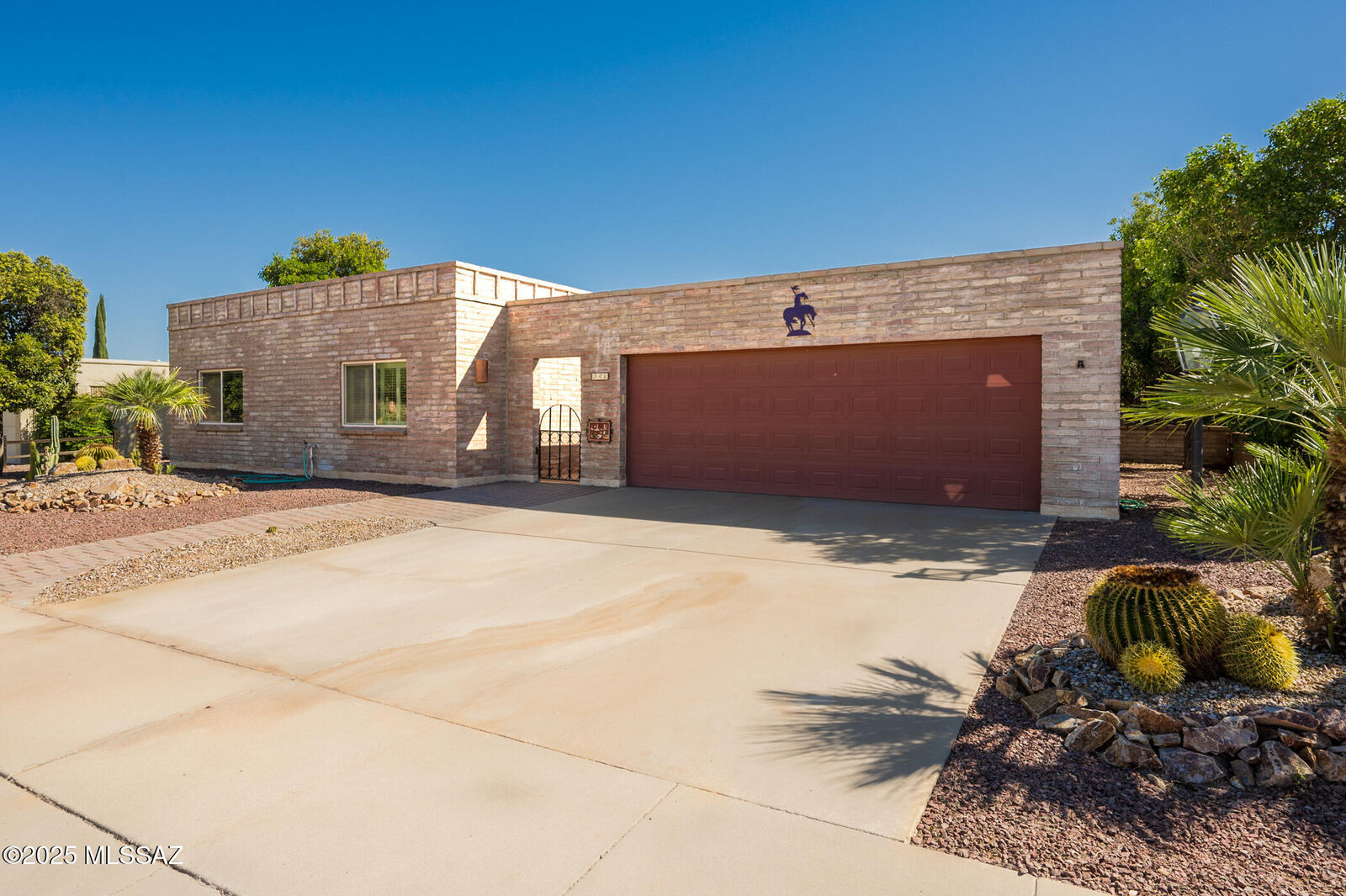 Property Photo: 942 N Abrego Drive AZ 85614
