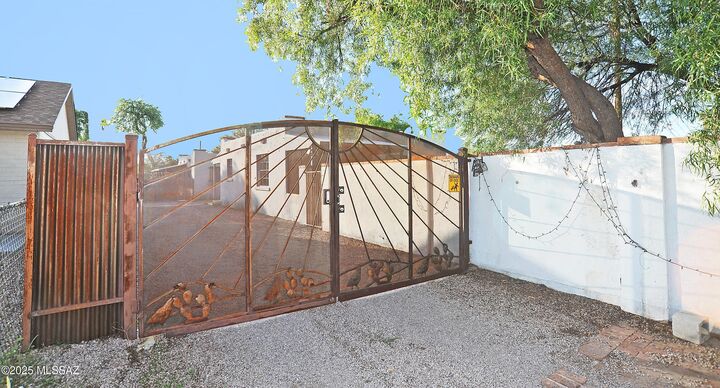 2749 N Cortez Place  Tucson AZ 85705 photo