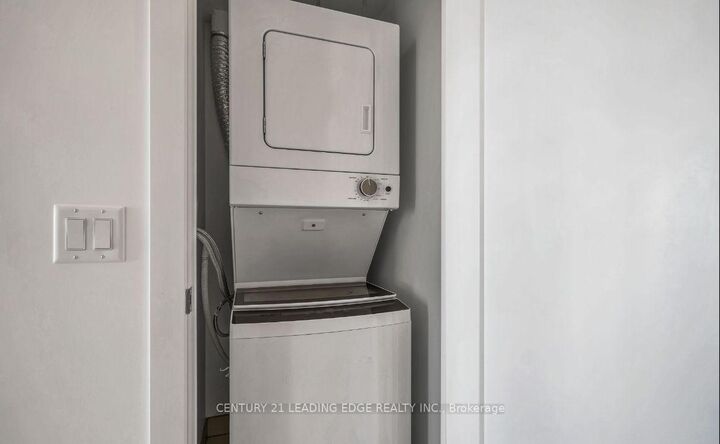 Photo de la propriété:  2545 Simcoe Street N 1401  ON L1H 7K4 