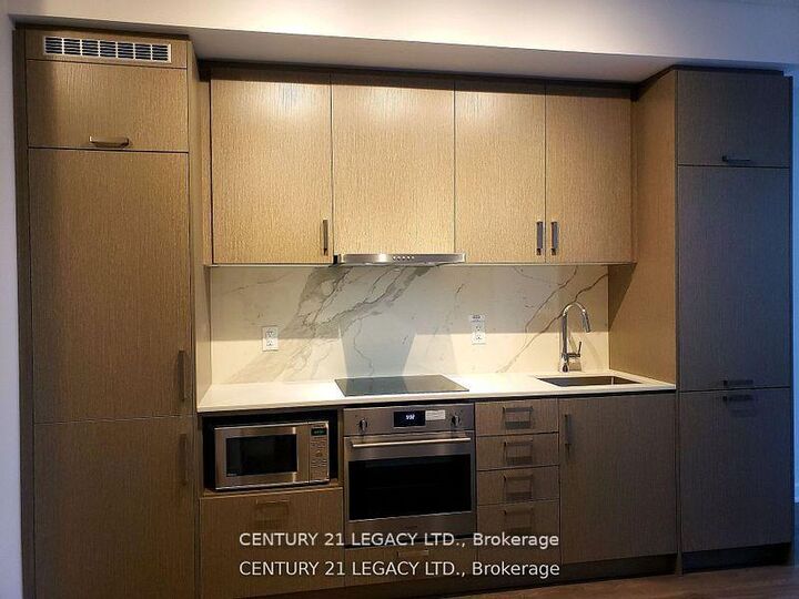 Property Photo:  60 Honeycrisp Crescent 1216  ON L4K 0N5