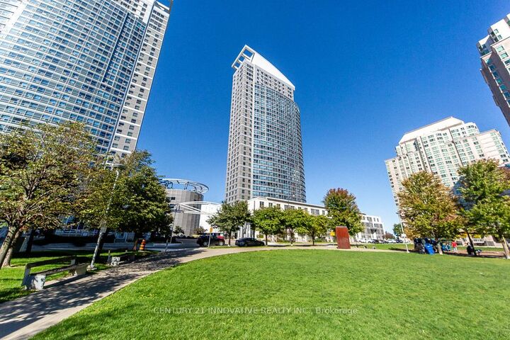 Property Photo: 38 Lee Centre Drive 2303 ON M1H 3J7