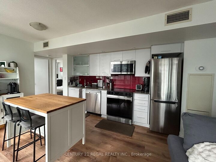 Photo de la propriété:  8 Telegram Mews 1709  ON M5V 3Z5 