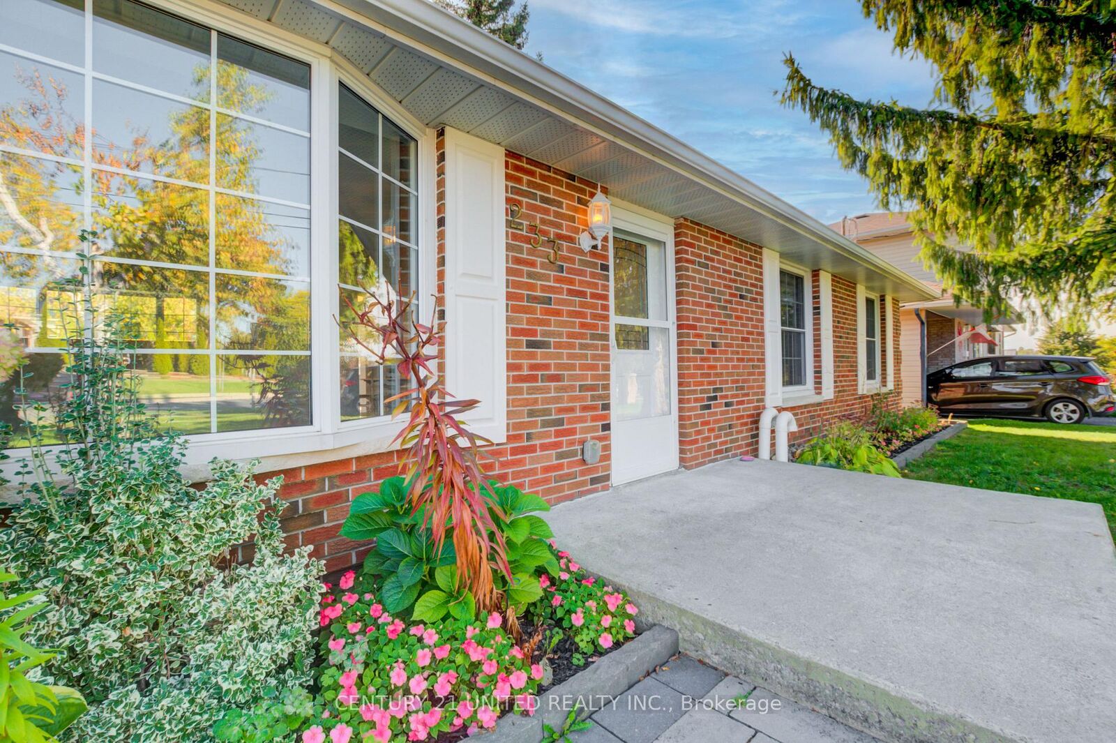 Property Photo: 233 Market Street ON K0L 1L0