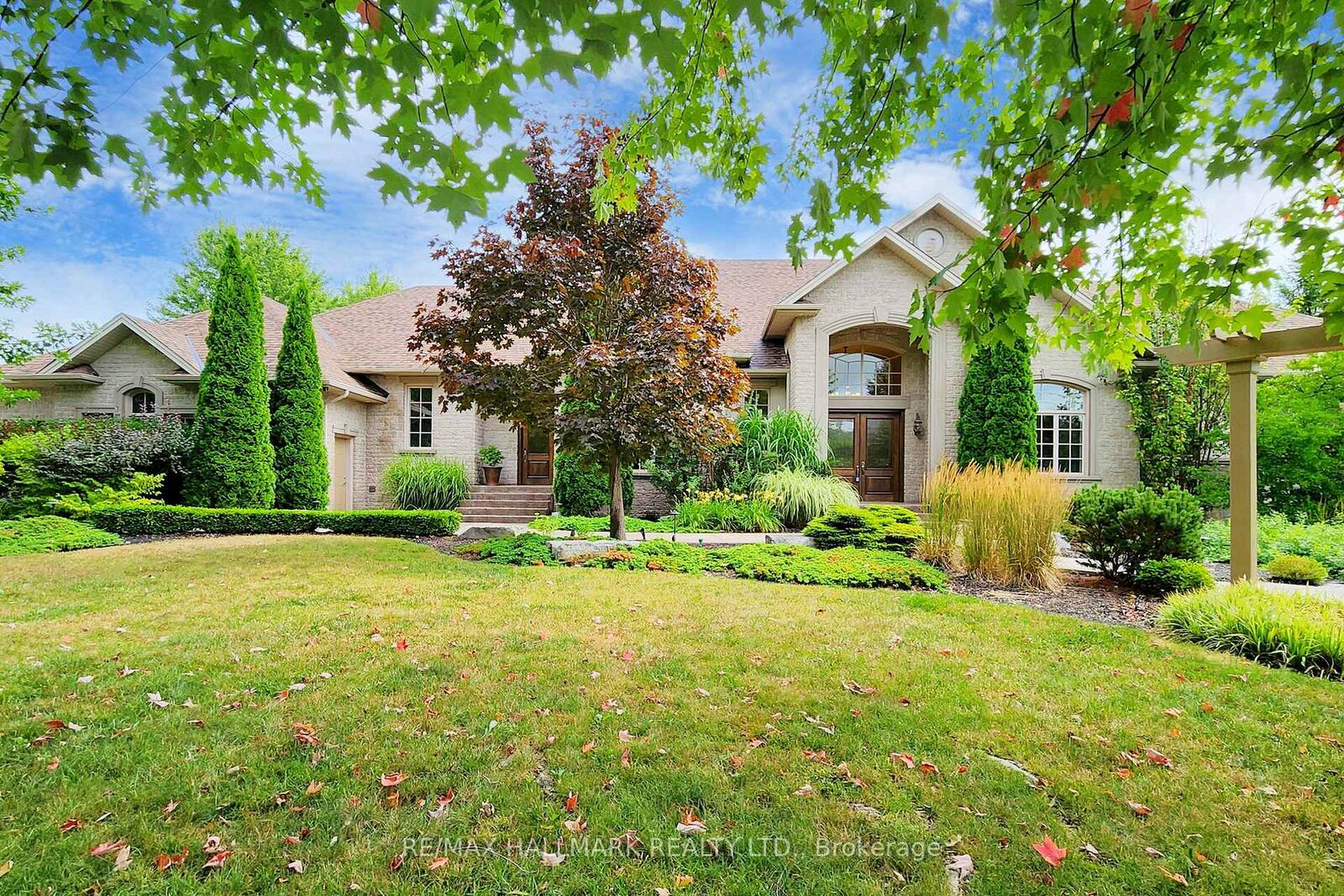 Property Photo:  63 Grayfield Drive  ON L4A 0B1 