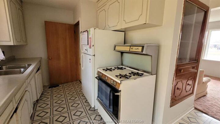 Property Photo:  15 Lawrence Street  ON N8A 2B1 