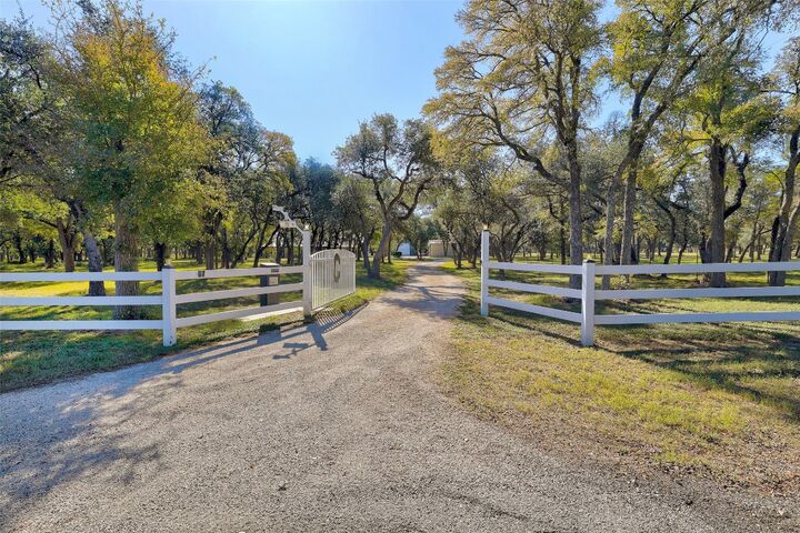 Property Photo:  30309 Live Oak Trail  TX 78633 