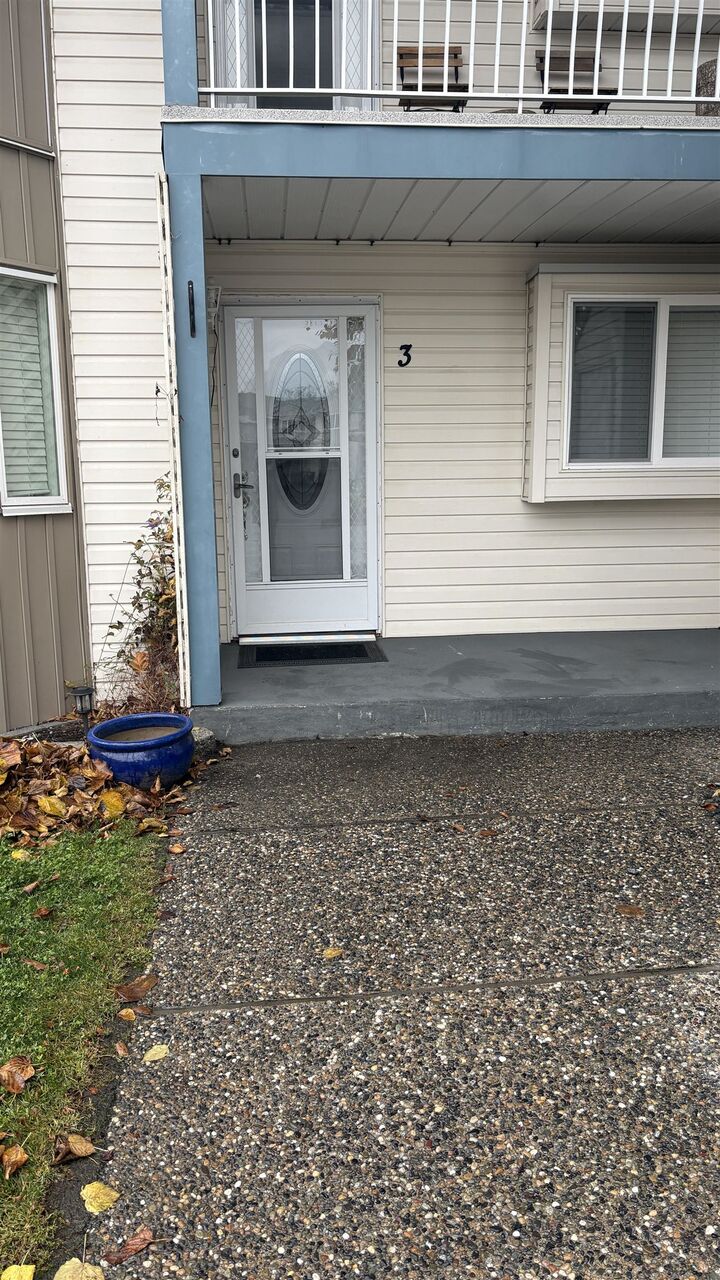 Property Photo: 45435 Knight Road 3 BC V2R 3E8