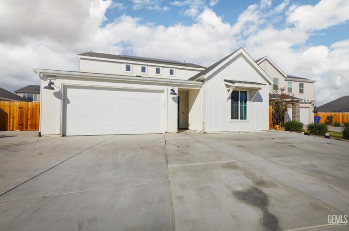 Property Photo: 6516 Diamond Springs Drive CA 93313