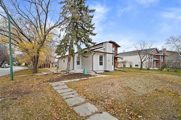 Property Photo: 109 Grandmont Boulevard MB R3V 1M8