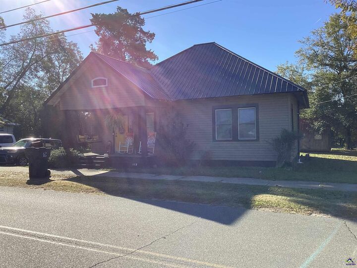 Property Photo:  523 W Pine Street  GA 31092 