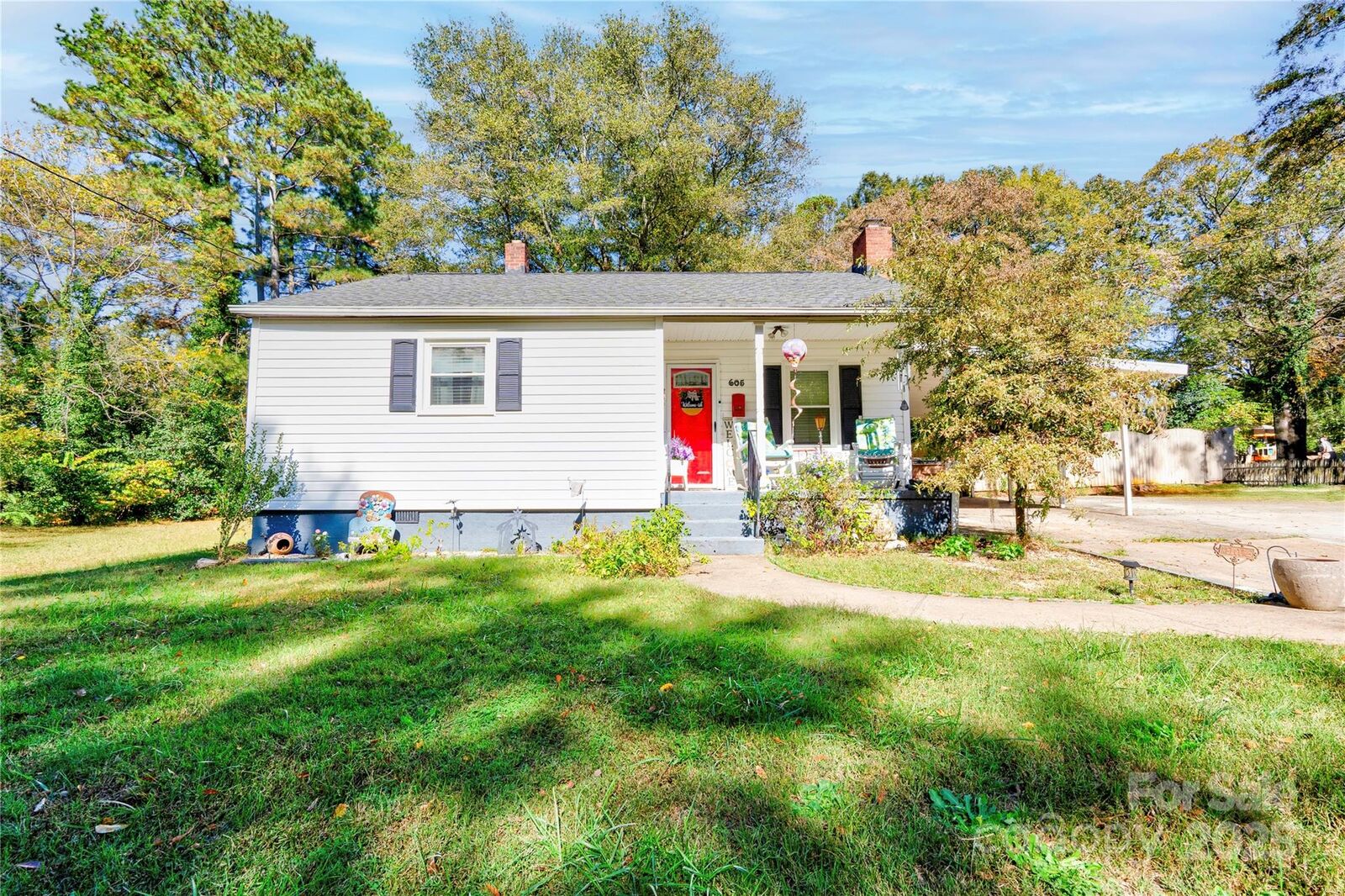 Property Photo:  605 Oakley Street  NC 28150 